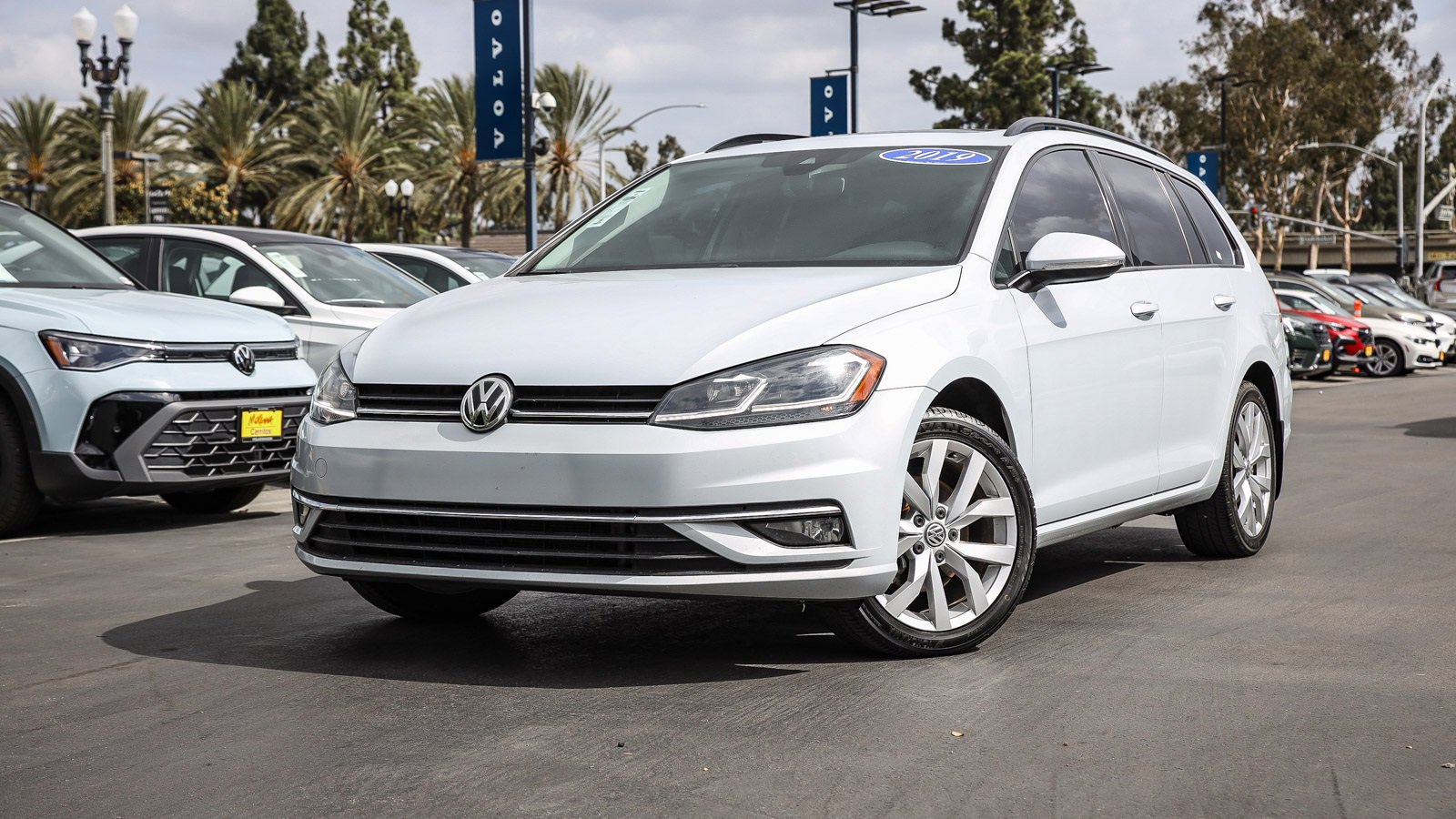 Used 2019 Volkswagen Golf SE image 1
