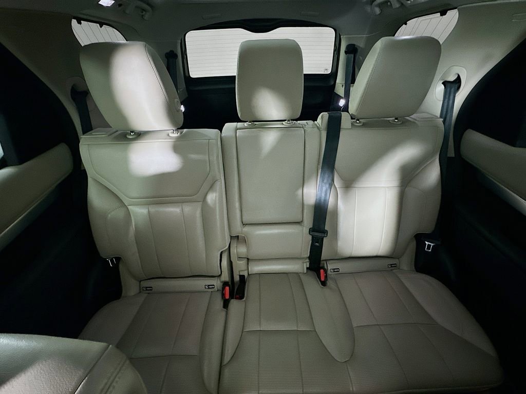 Used 2020 Land Rover Discovery Landmark image 13