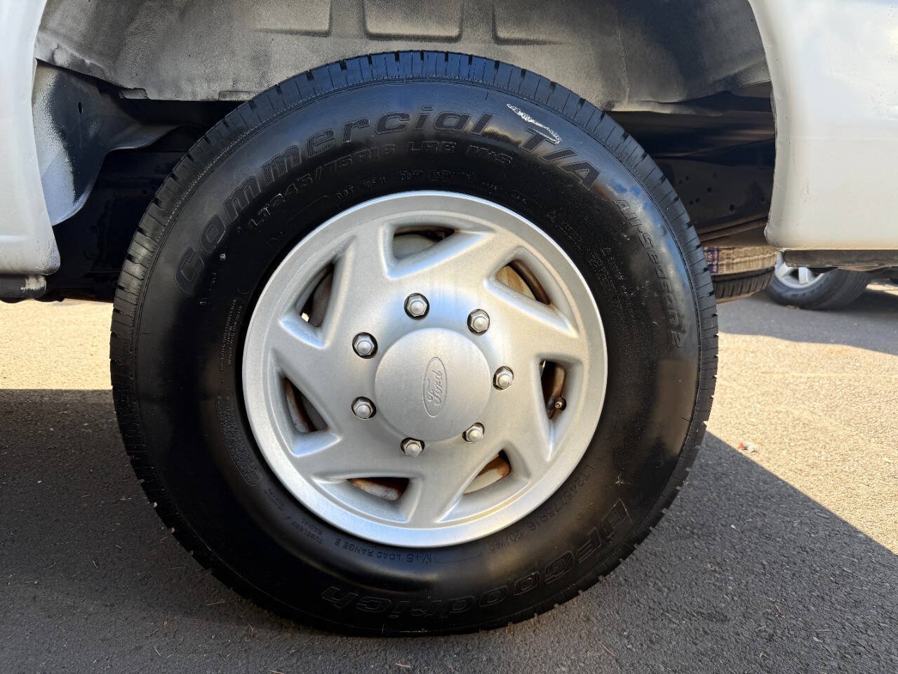 Used 2006 Ford E-350 and Econoline 350 Super Duty RWD image 29