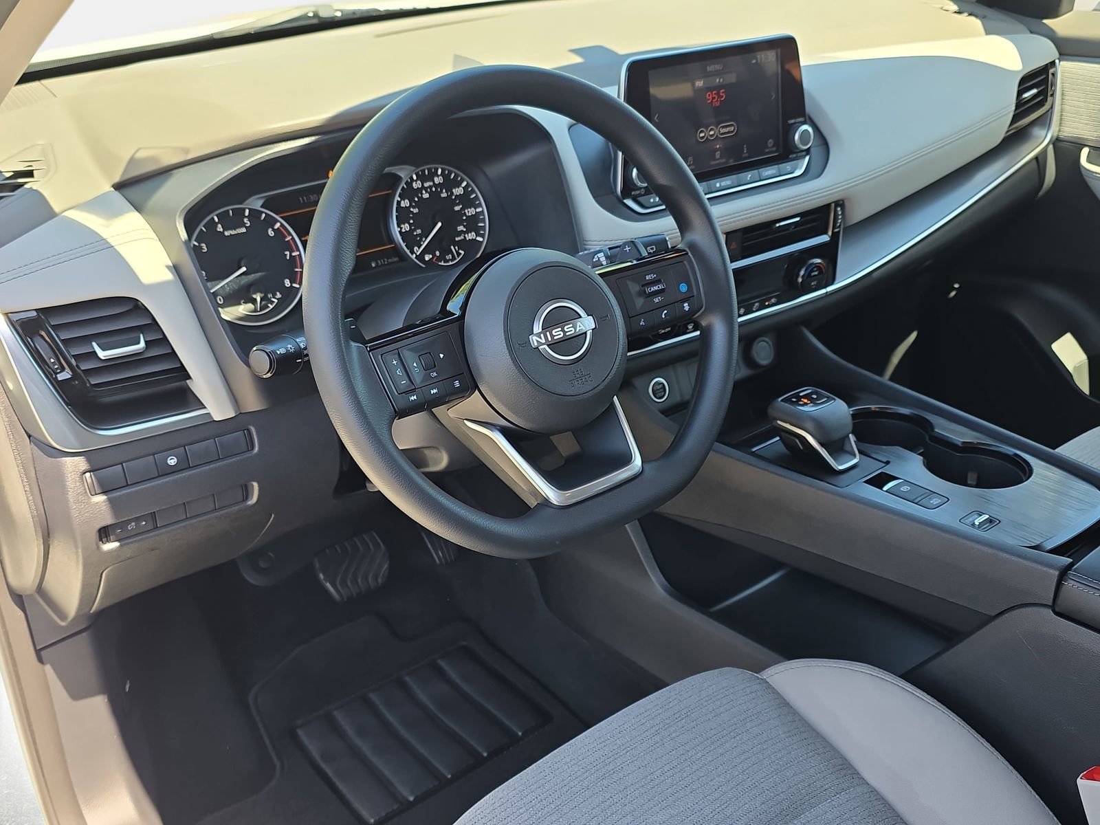 Used 2023 Nissan Rogue SV FWD image 15