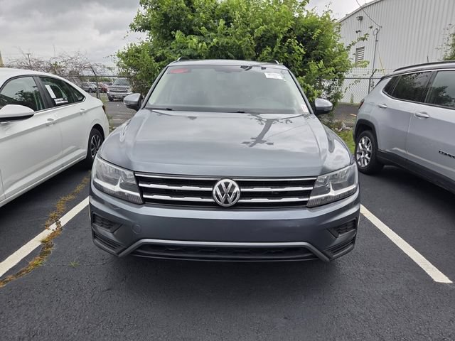 Used 2019 Volkswagen Tiguan SE w/ Panoramic Sunroof Package FWD image 2