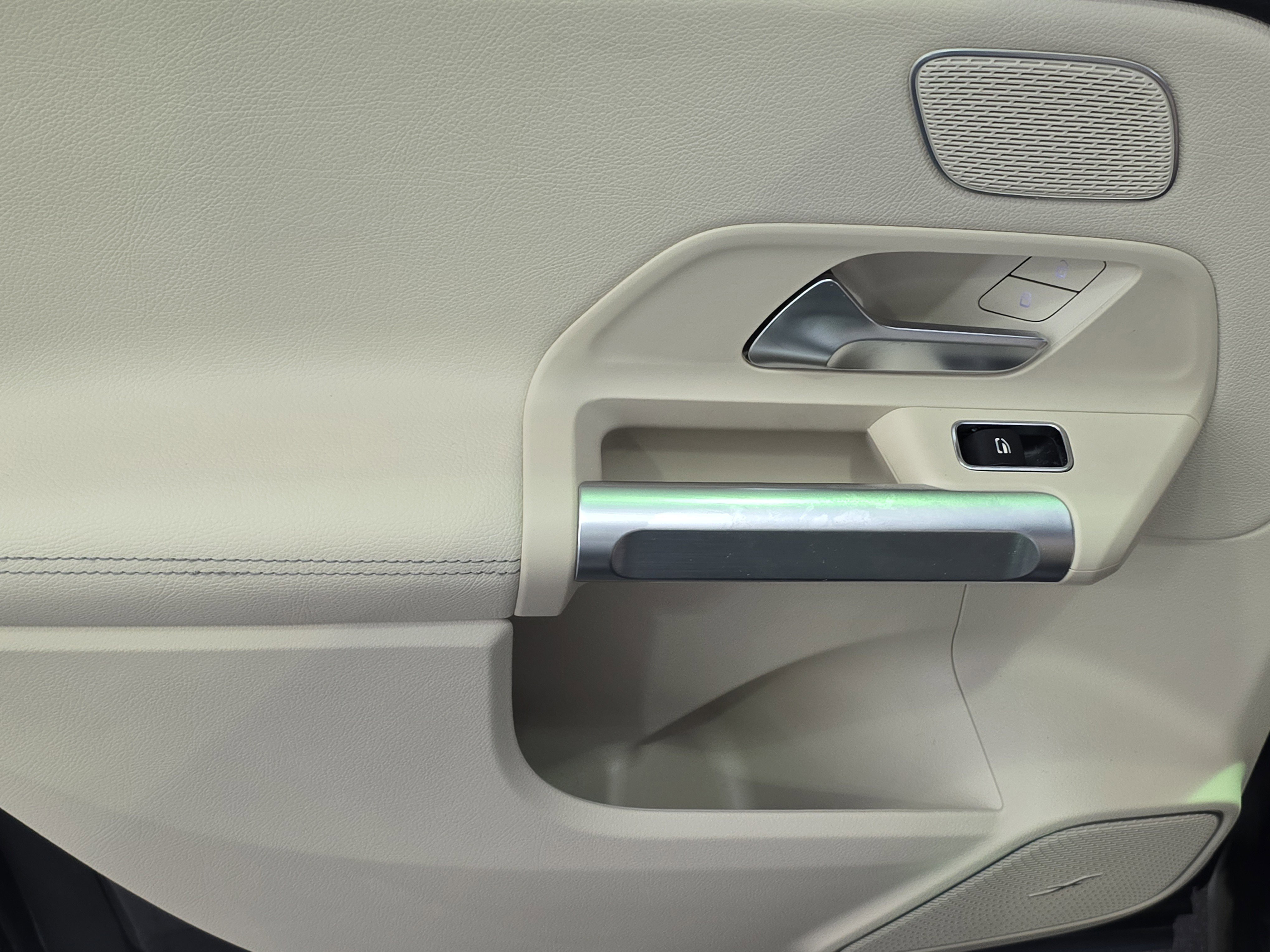 Used 2021 Mercedes-Benz GLB 250 4MATIC image 7