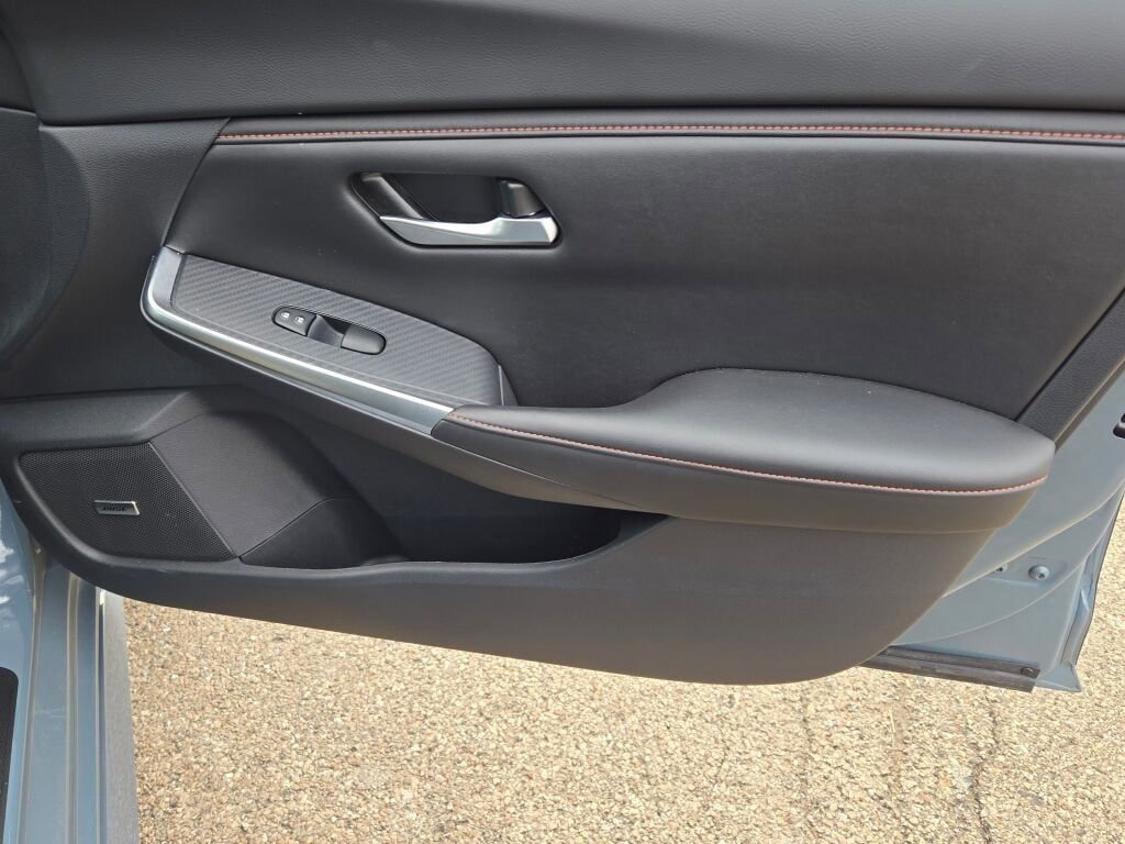 Used 2025 Nissan Sentra SR w/ SR Premium Package image 5