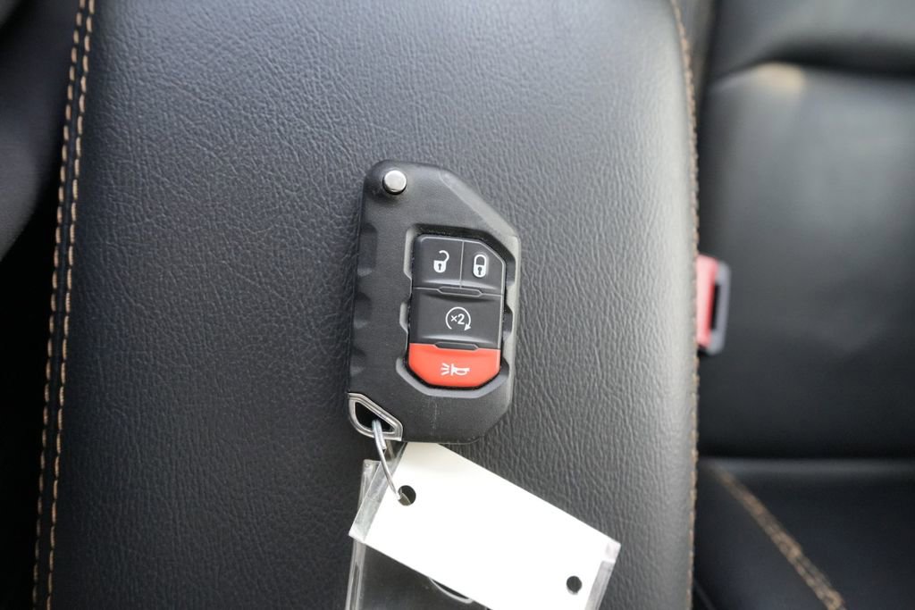 Used 2023 Jeep Wrangler Unlimited Sahara image 39