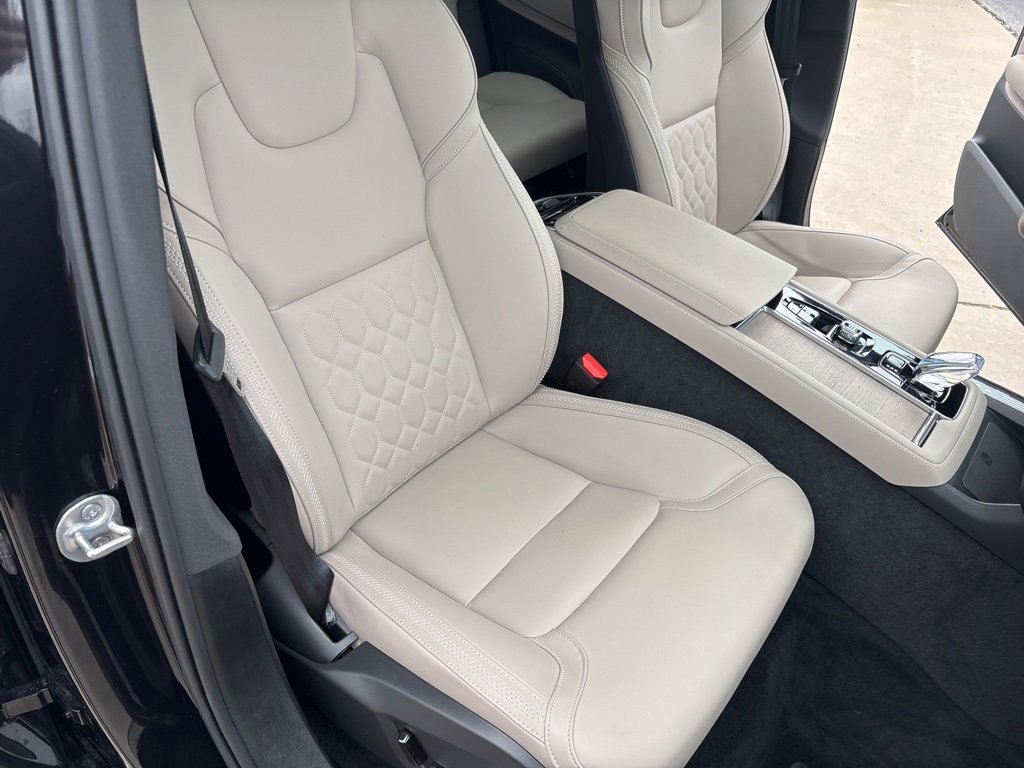 Certified 2025 Volvo XC90 B6 Plus image 42