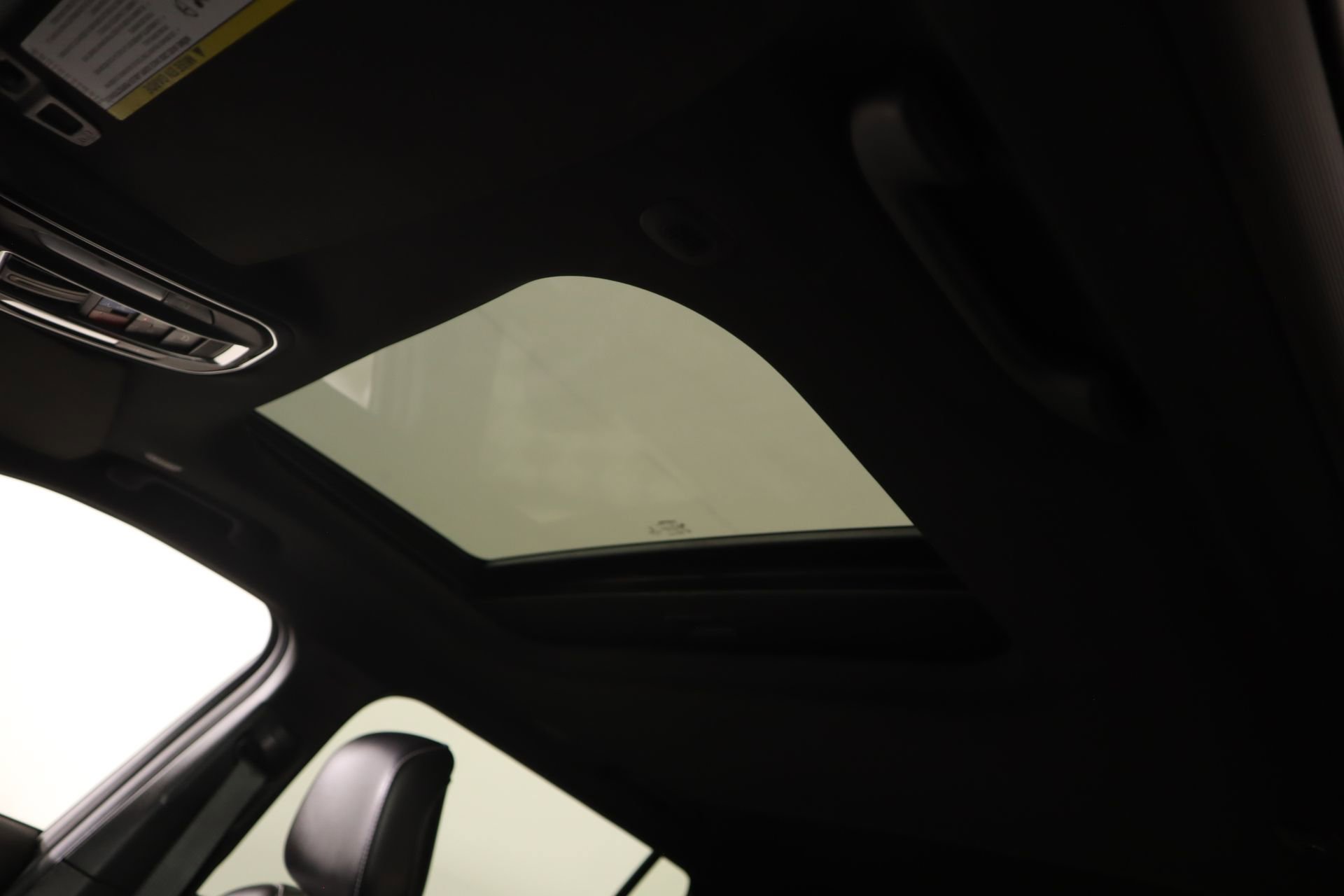 Used 2023 Jeep Grand Cherokee L Laredo image 16