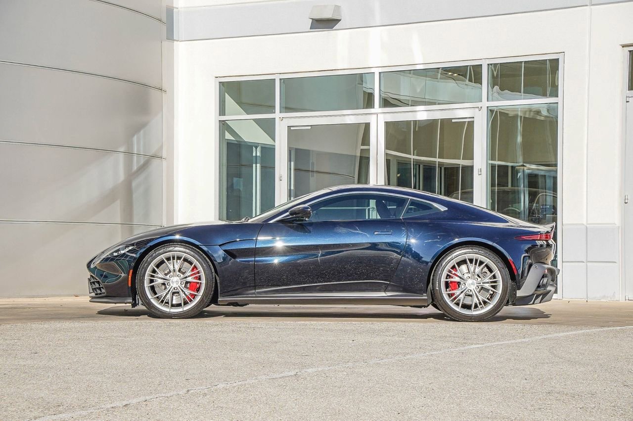 Used 2022 Aston Martin V8 Vantage Coupe image 13