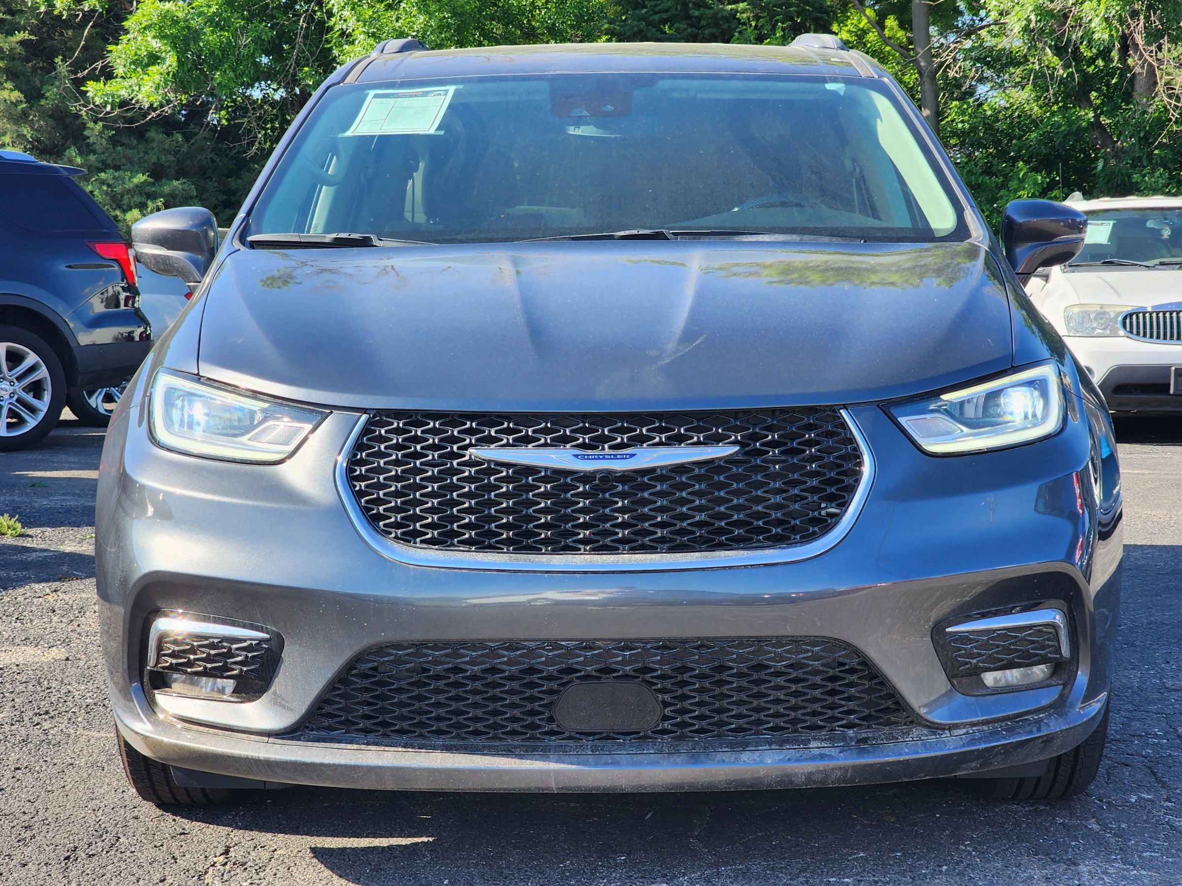 Used 2021 Chrysler Pacifica Touring w/ Cold Weather Group image 2