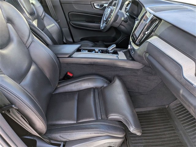 Used 2022 Volvo XC60 B5 Inscription image 31