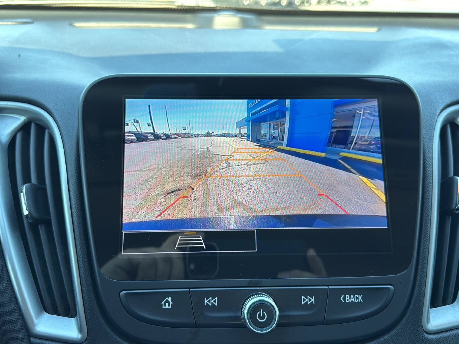 Used 2025 Chevrolet Malibu LT FWD image 16