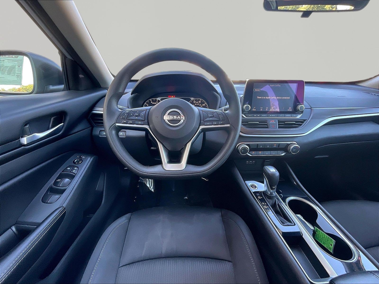 Used 2024 Nissan Altima 2.5 SV FWD image 8