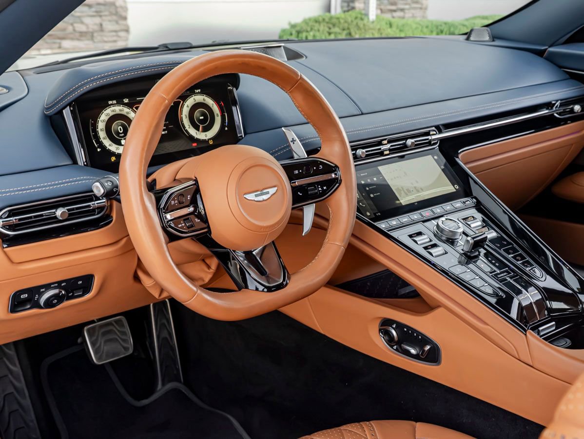 Used 2024 Aston Martin DB12 Coupe RWD image 3