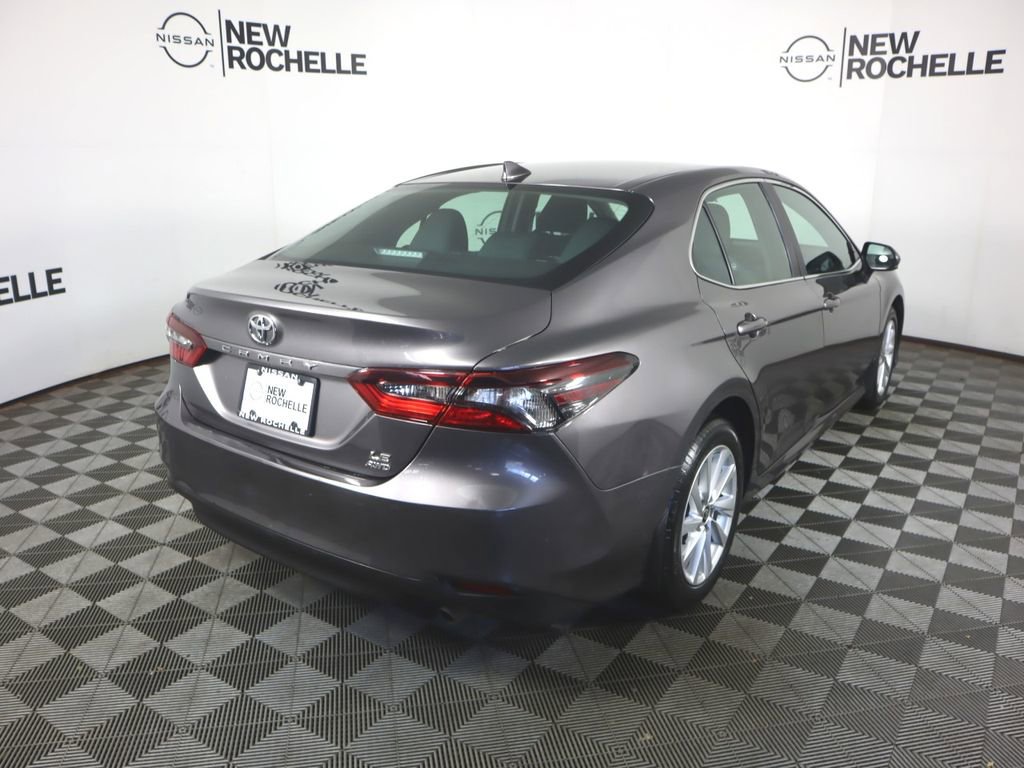 Used 2023 Toyota Camry LE image 5