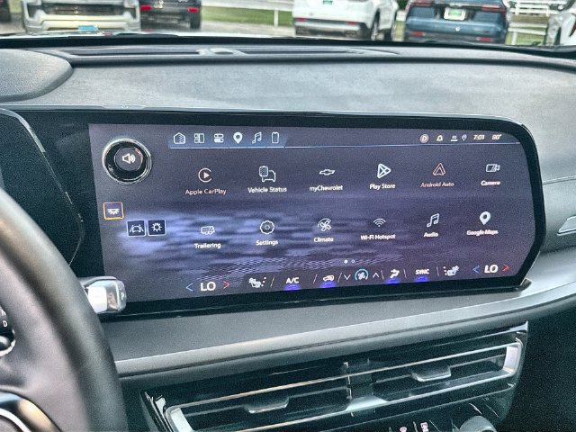 Used 2026 Chevrolet Traverse LT w/ Driver Confidence Package FWD image 13