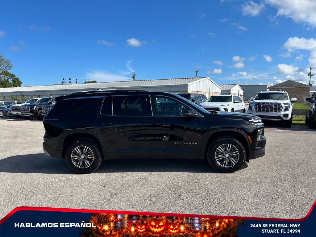 Used 2026 Chevrolet Traverse LT w/ Driver Confidence Package FWD image 4
