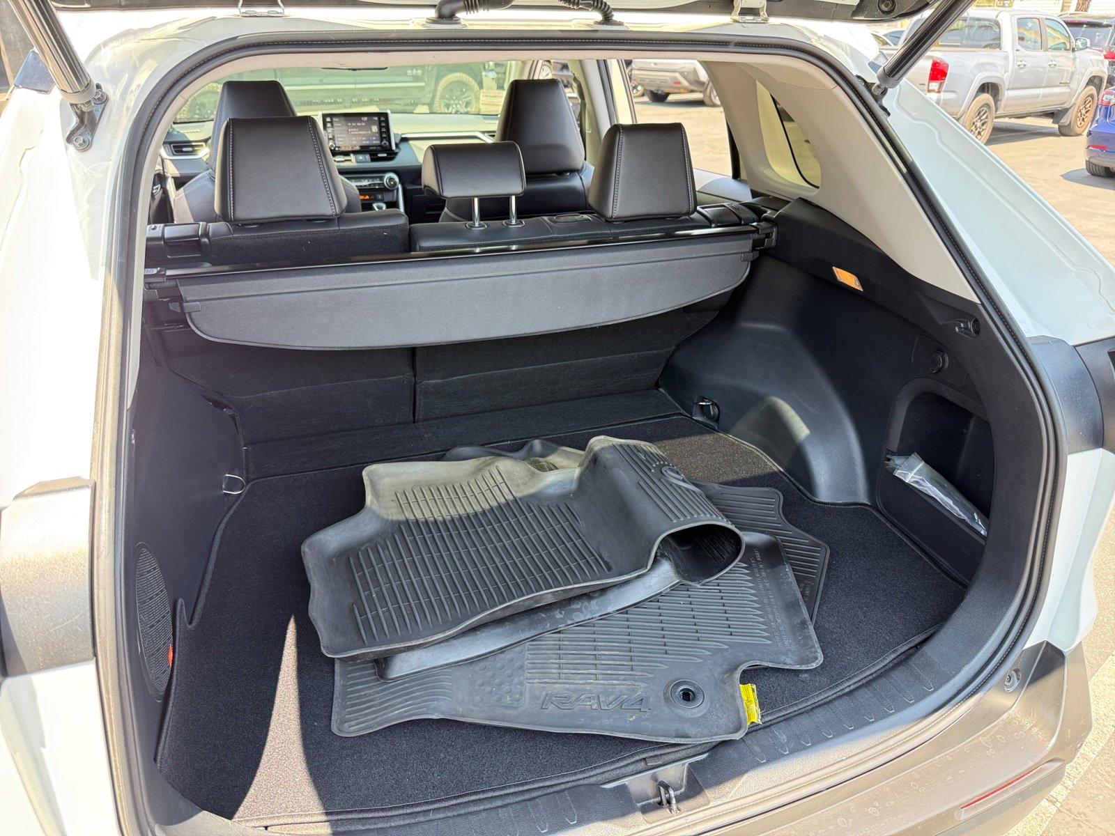 Used 2021 Toyota RAV4 XLE Premium image 21