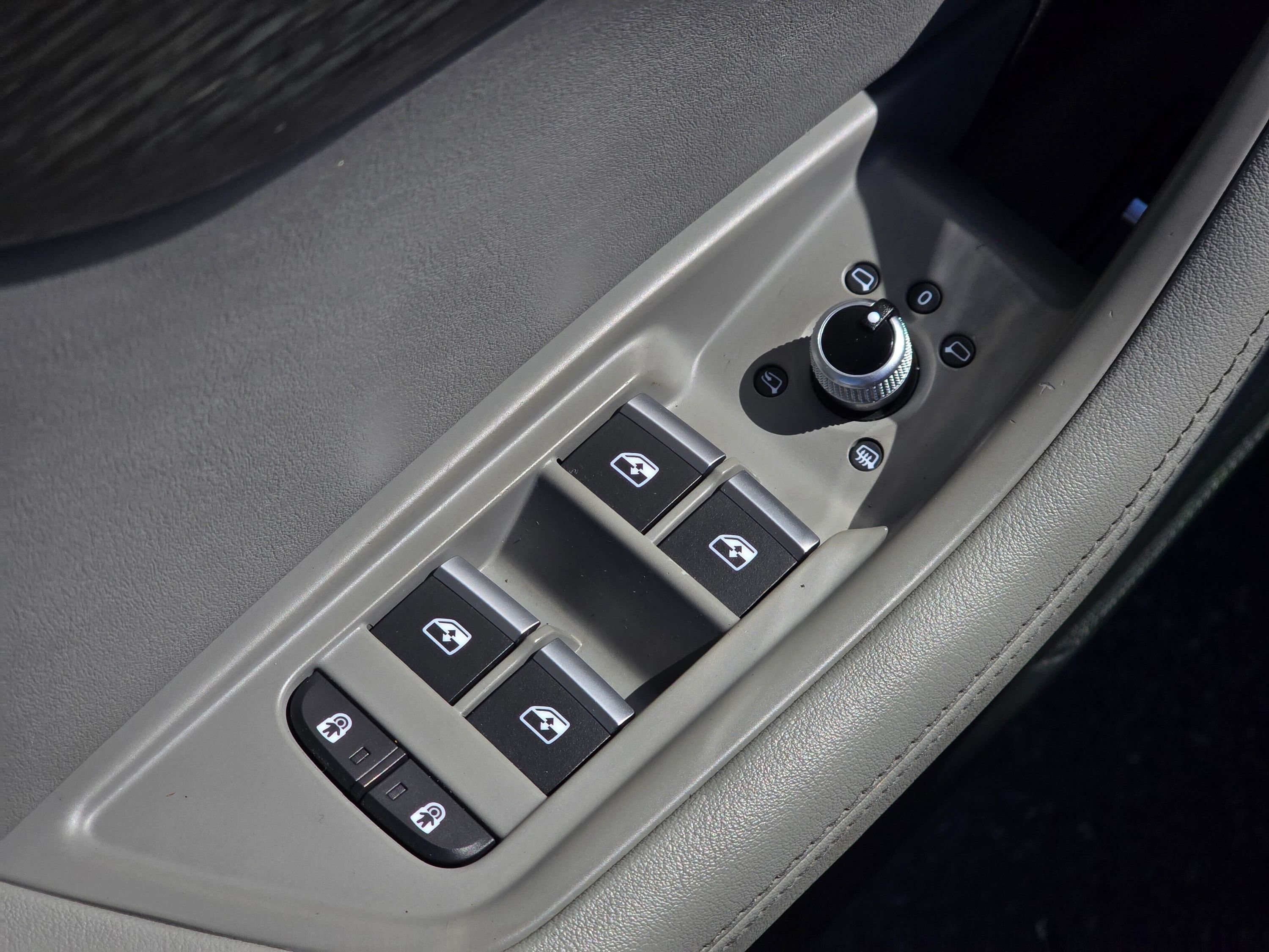 Used 2022 Audi A4 2.0T Premium Plus AWD/4WD image 38