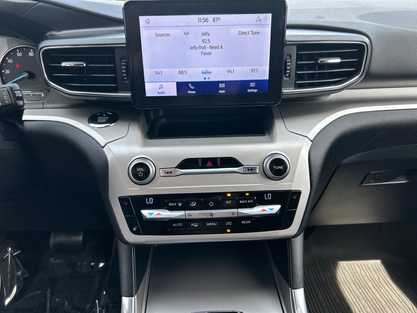 Certified 2020 Ford Explorer XLT w/ Equipment Group 202A AWD/4WD image 29