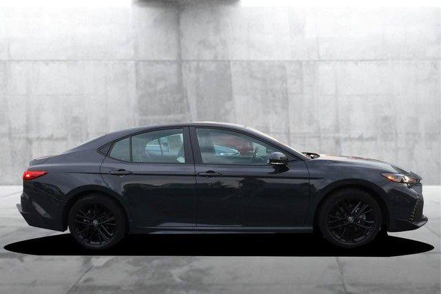 Used 2026 Toyota Camry SE FWD image 5