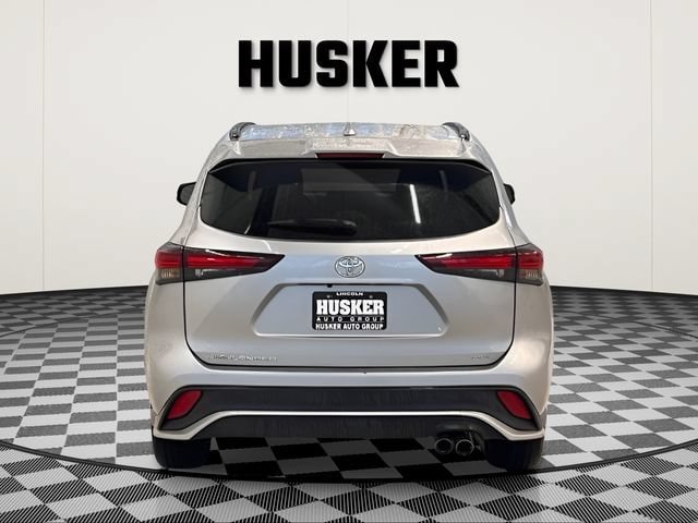 Used 2024 Toyota Highlander XSE FWD image 6