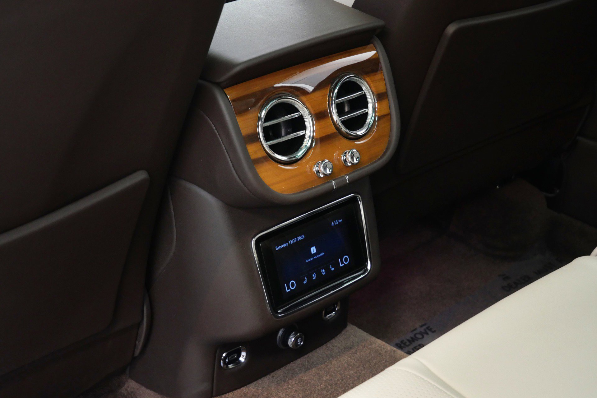 Used 2021 Bentley Bentayga Plug-In Hybrid image 34