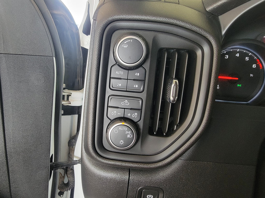 Used 2021 Chevrolet Silverado 1500 Custom Trail Boss AWD/4WD image 18