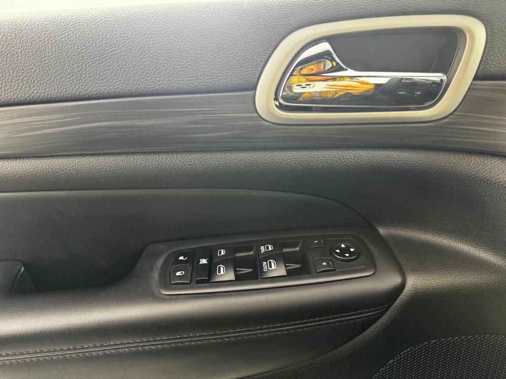 Used 2021 Jeep Grand Cherokee Laredo AWD/4WD image 12