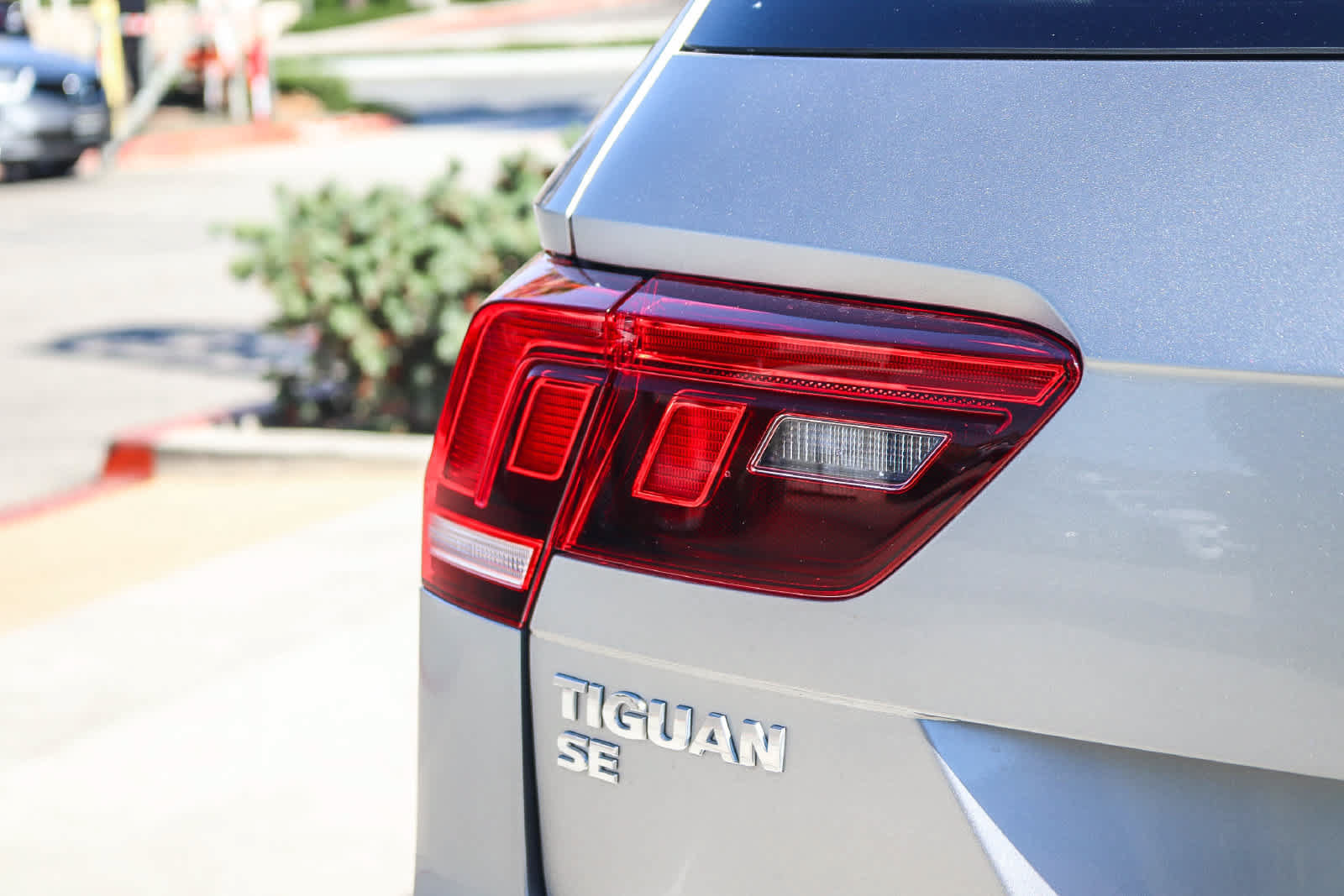 Used 2020 Volkswagen Tiguan SE w/ Panoramic Sunroof Package AWD/4WD image 7