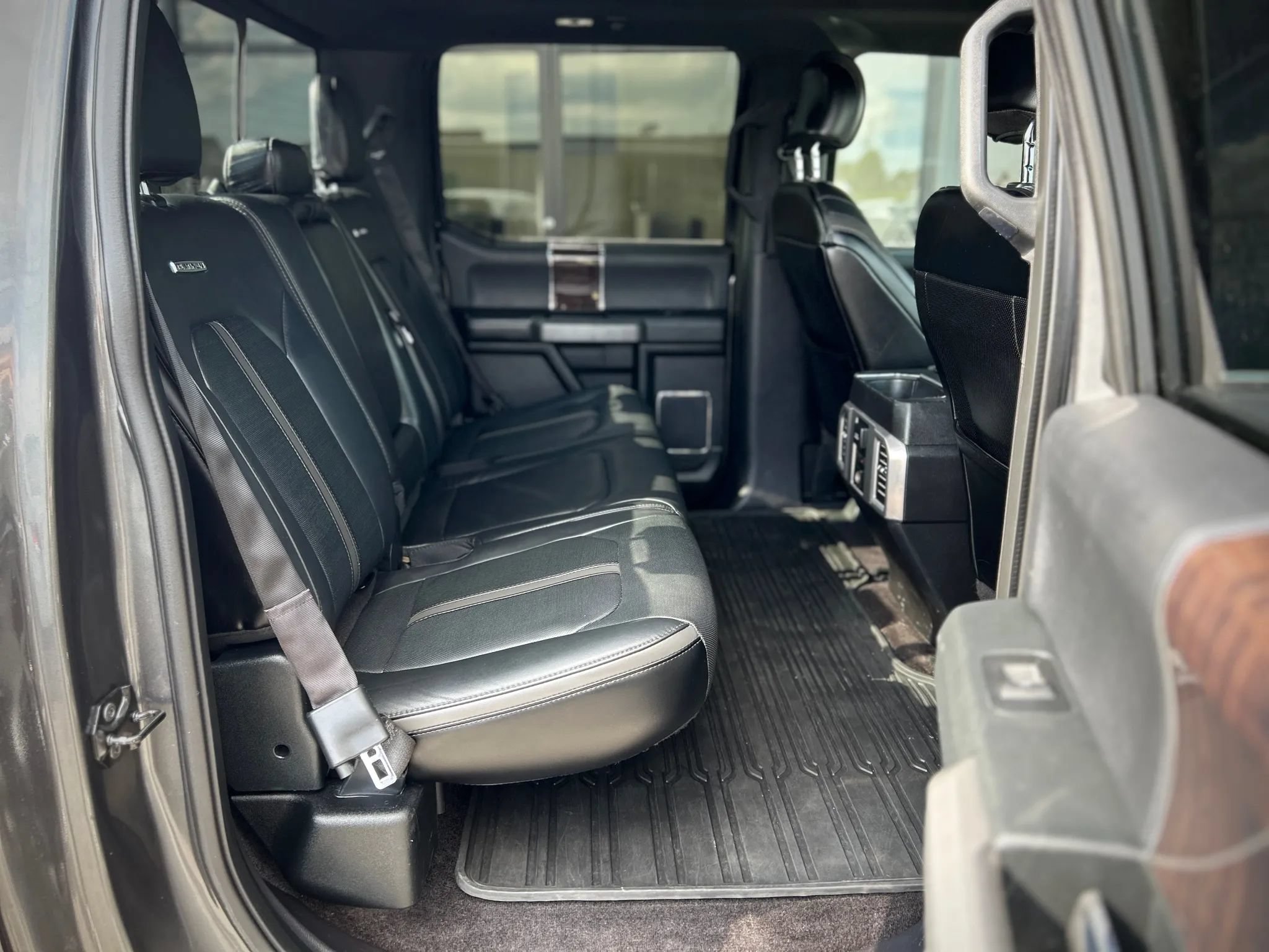 Used 2016 Ford F150 Platinum w/ Equipment Group 701A Luxury AWD/4WD image 31