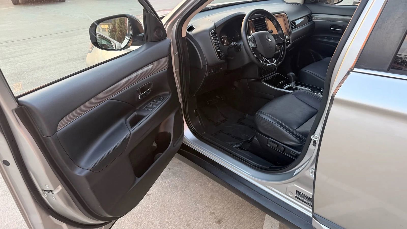 Used 2020 Mitsubishi Outlander SE image 8