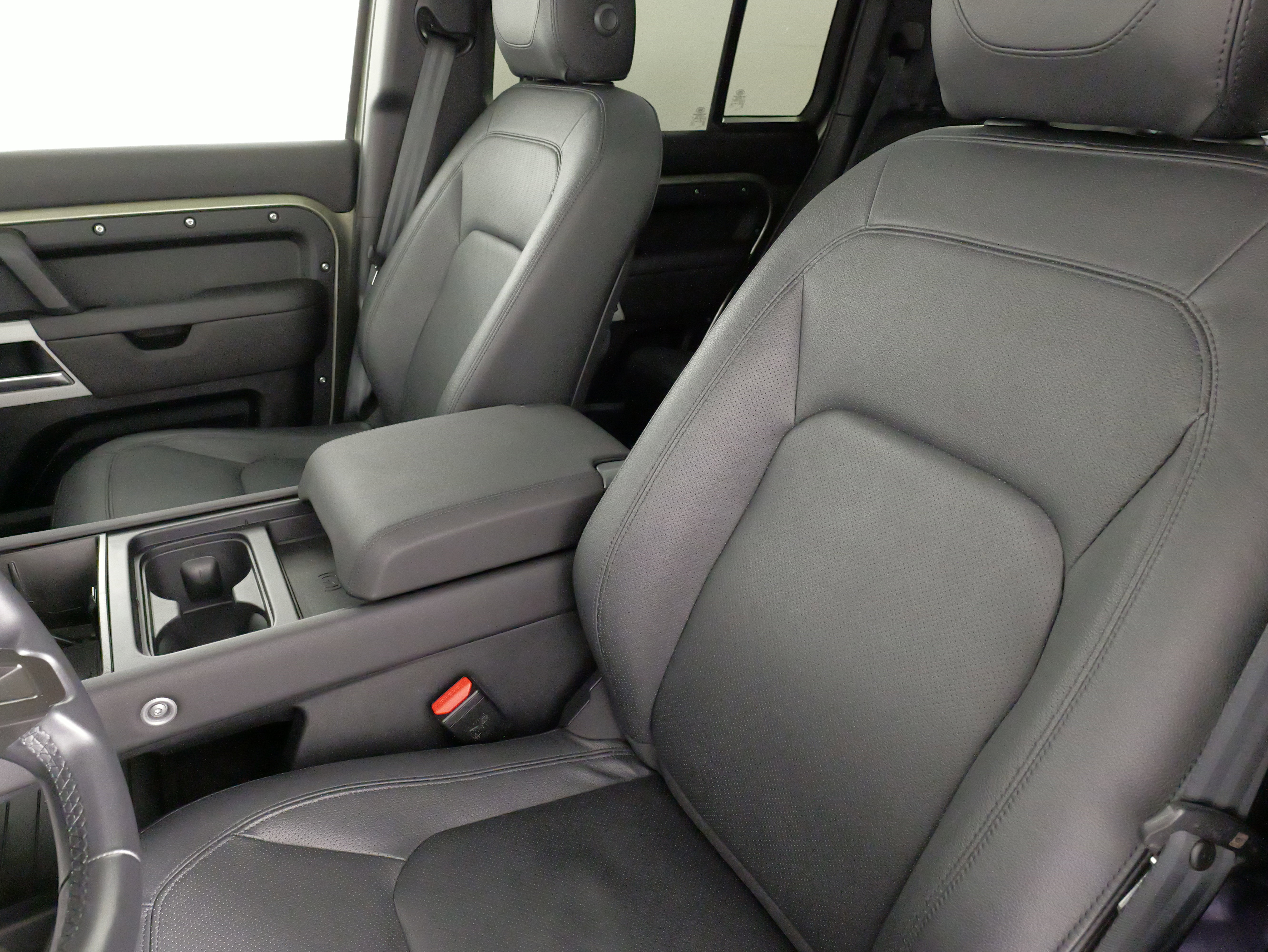 Used 2024 Land Rover Defender 110 S image 29