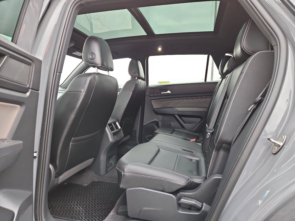 Used 2021 Volkswagen Atlas Cross Sport SE w/ Panoramic Sunroof Package image 12