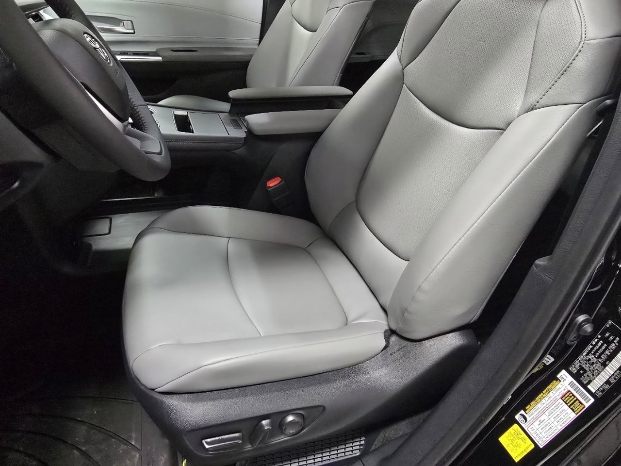 New 2026 Toyota Sienna XLE image 25