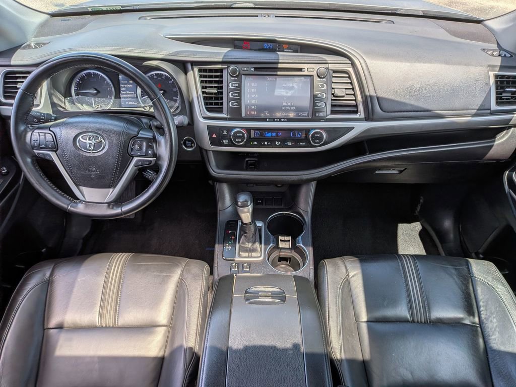 Used 2018 Toyota Highlander SE image 25