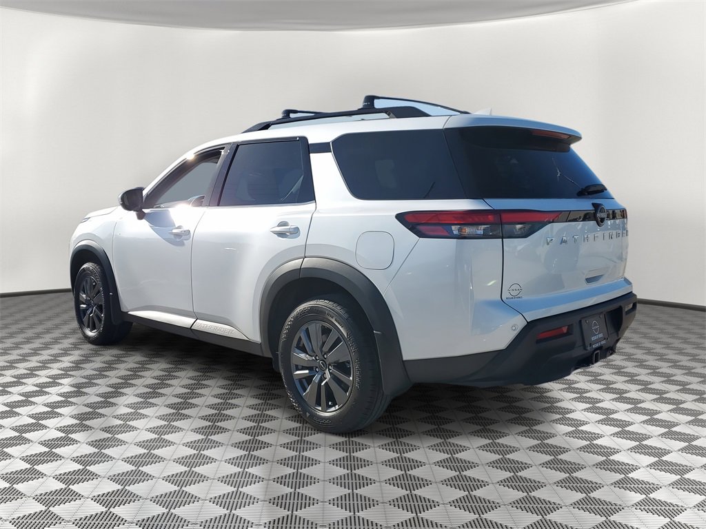 New 2025 Nissan Pathfinder SV image 2