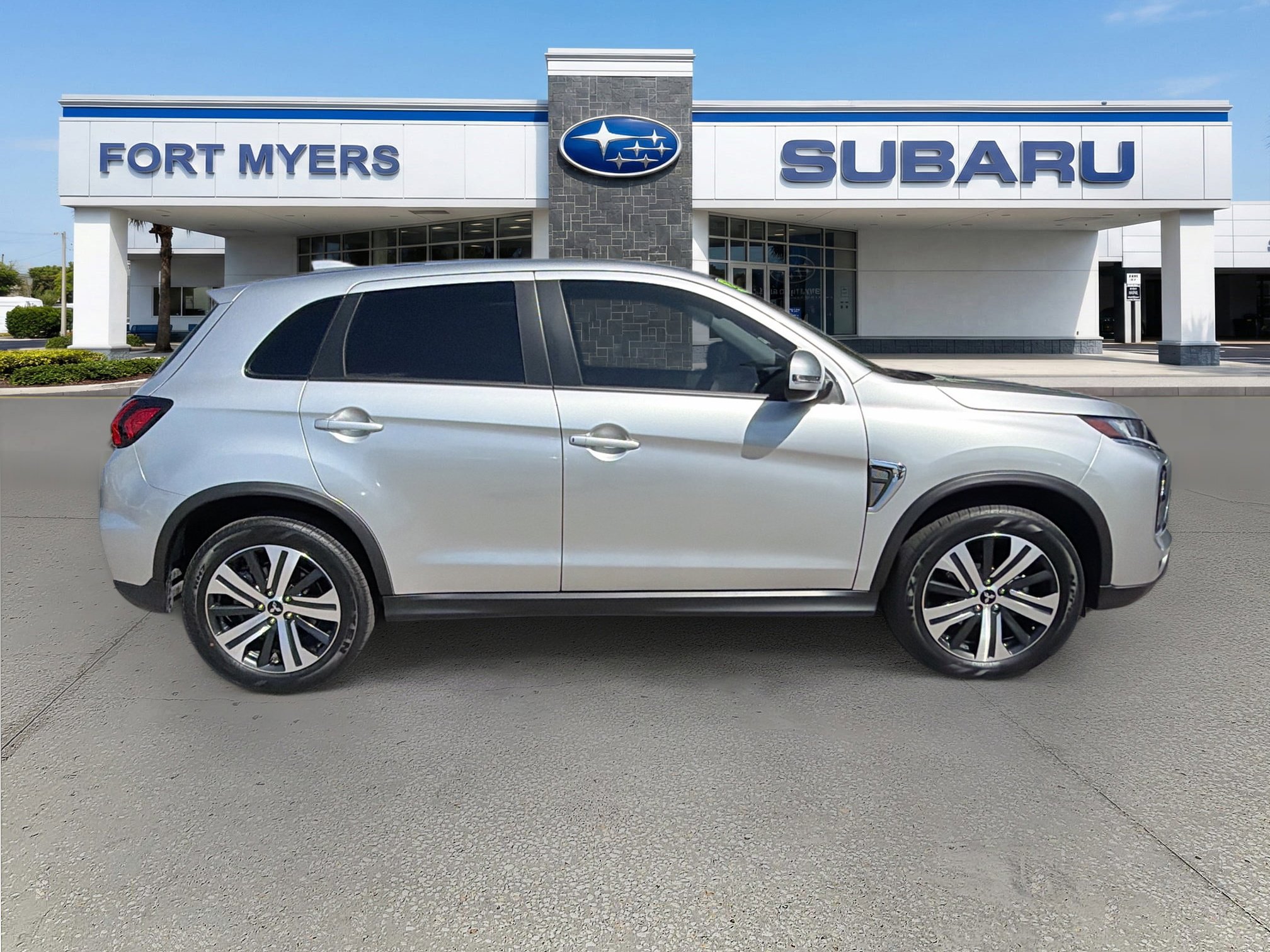 Used 2024 Mitsubishi Outlander Sport SE image 2