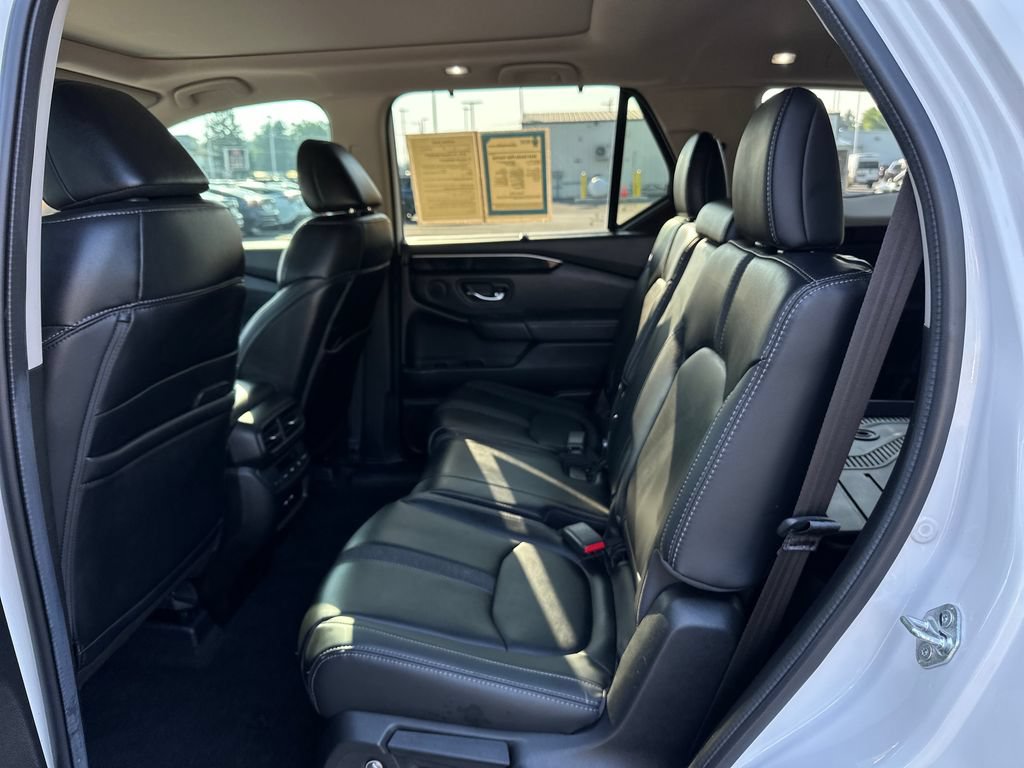 Used 2024 Honda Pilot Touring image 16