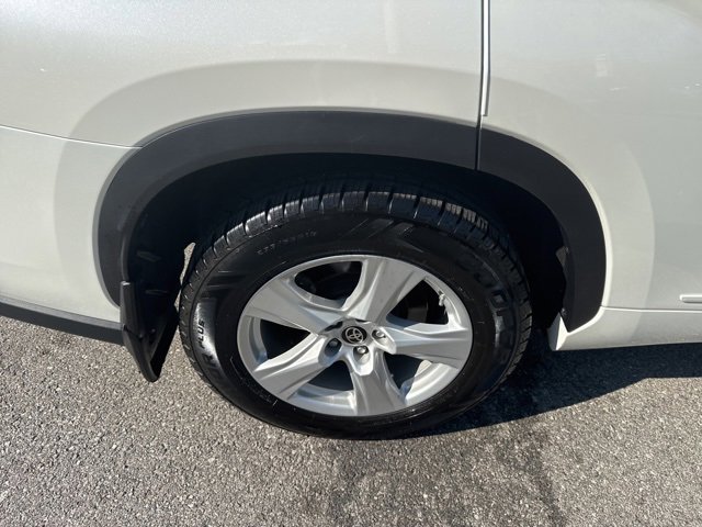 Used 2021 Toyota Highlander LE image 15