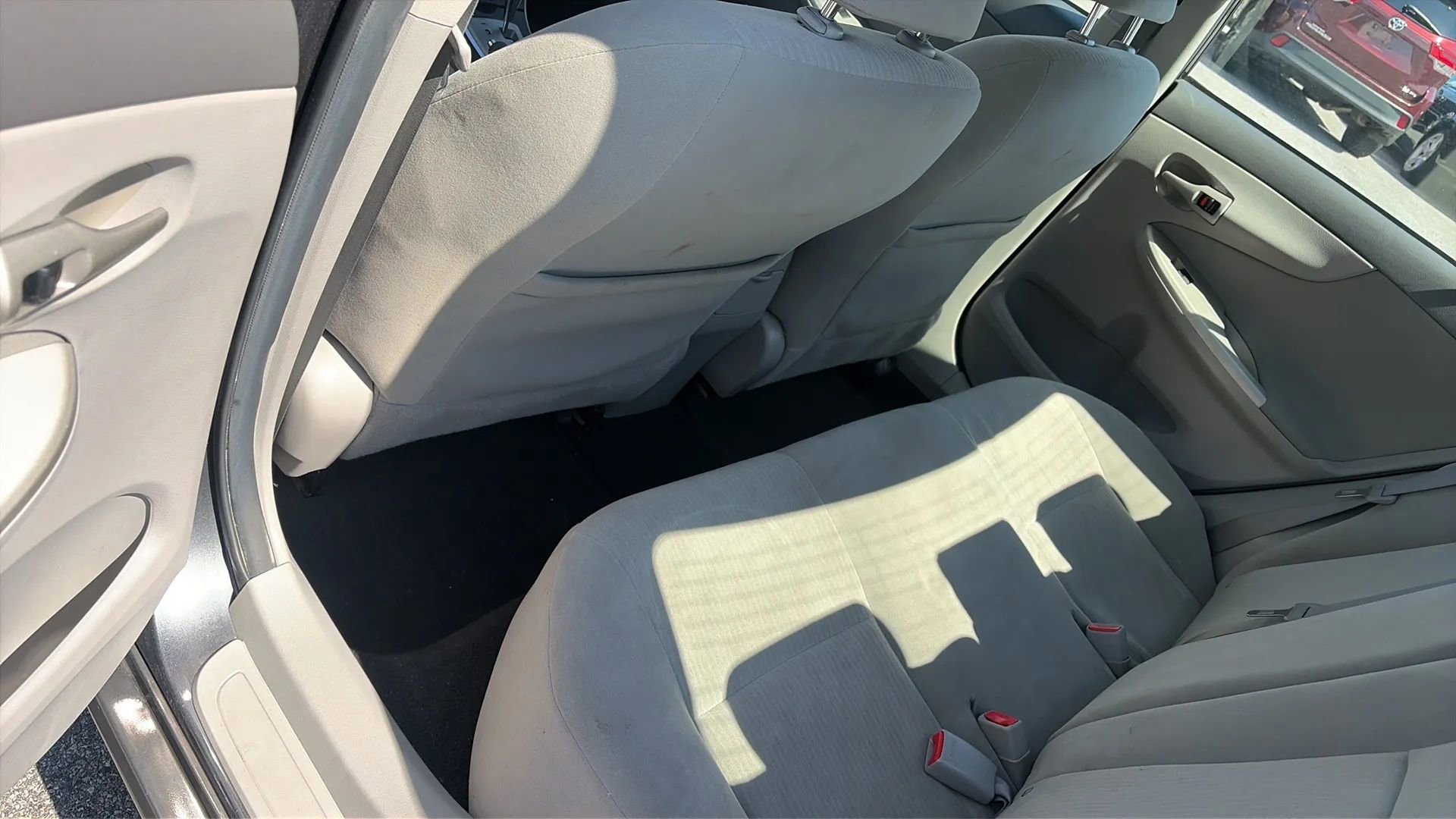 Used 2010 Toyota Corolla LE image 31