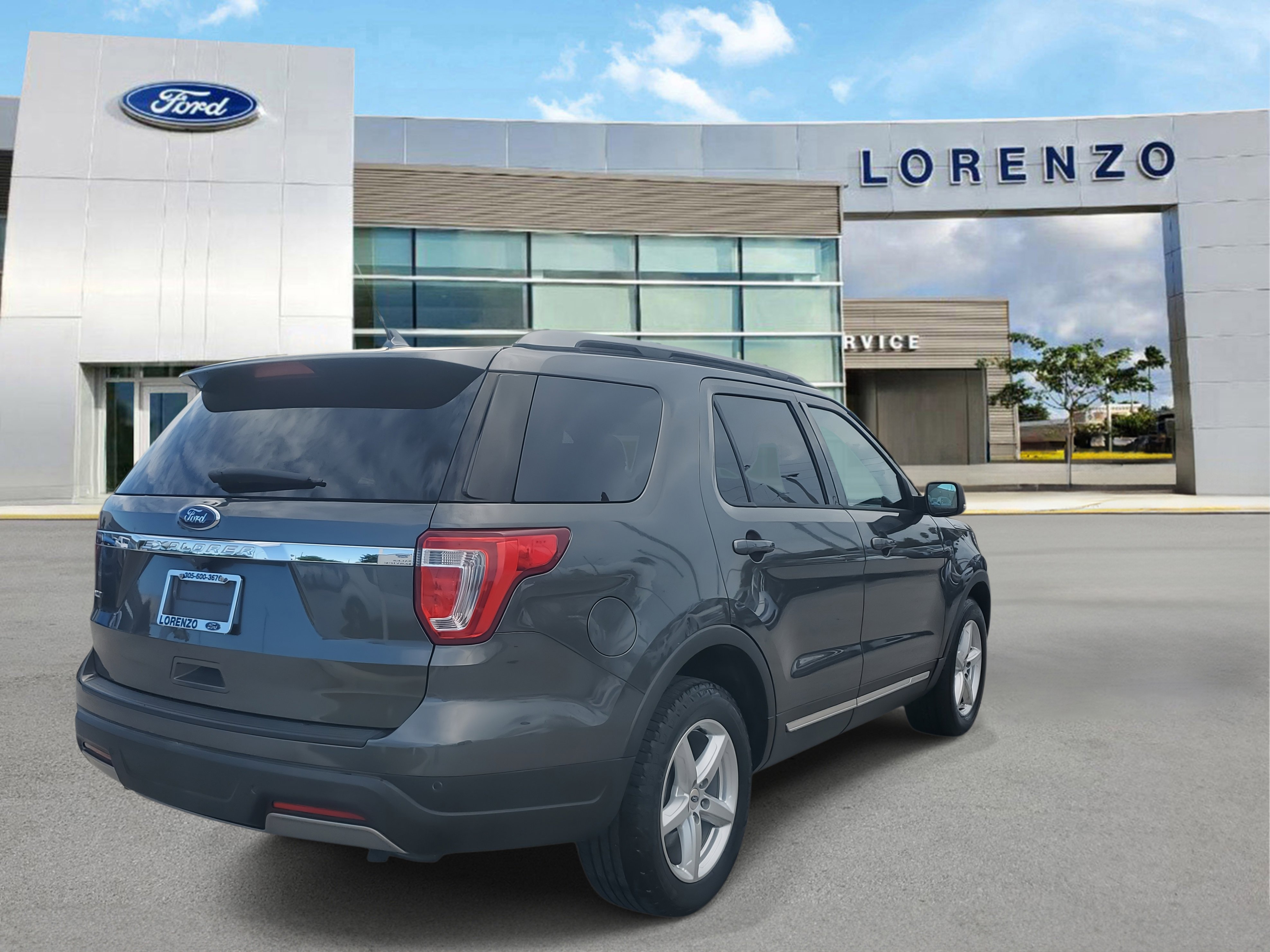 Used 2019 Ford Explorer XLT w/ Equipment Group 201A image 5