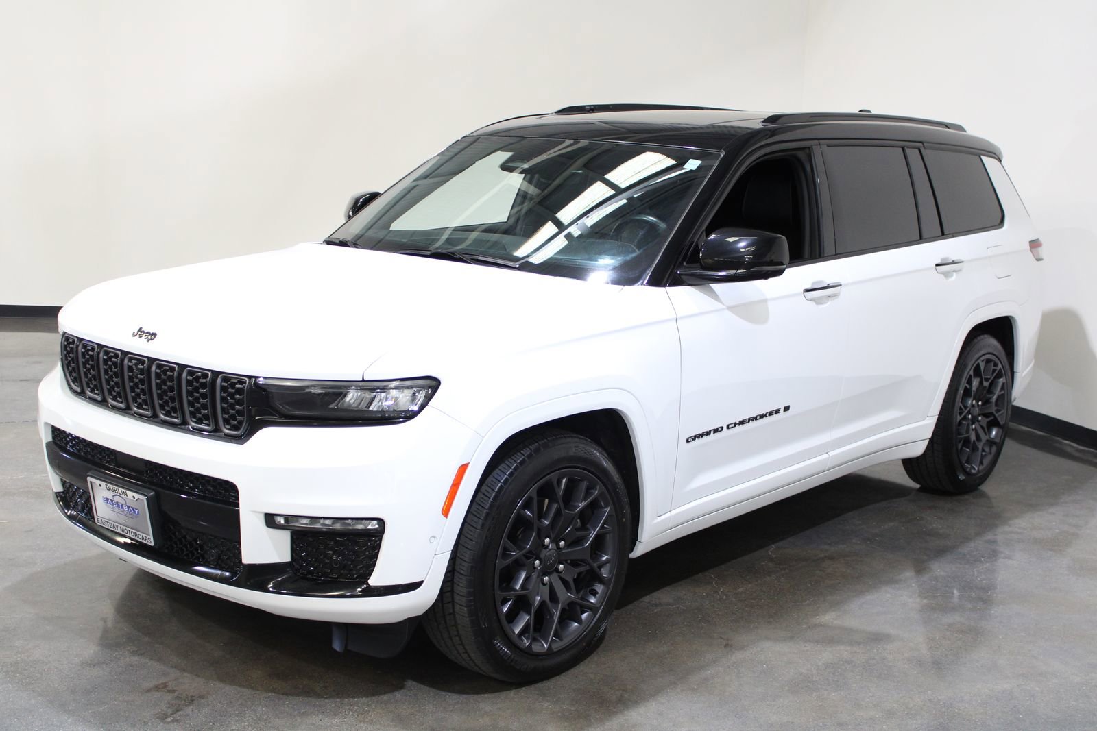 Used 2023 Jeep Grand Cherokee L Summit w/ High Altitude Package image 8