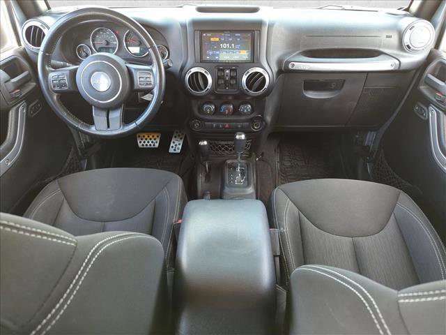 Used 2015 Jeep Wrangler Unlimited Sahara w/ Connectivity Group image 16
