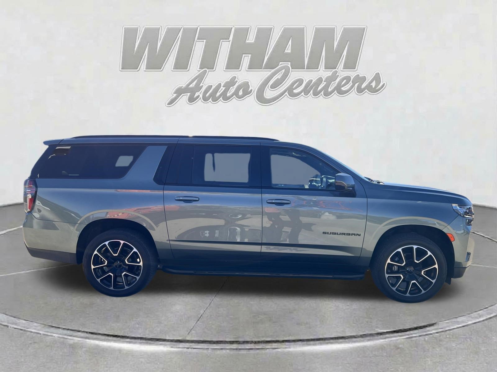 Used 2023 Chevrolet Suburban RST AWD/4WD image 3