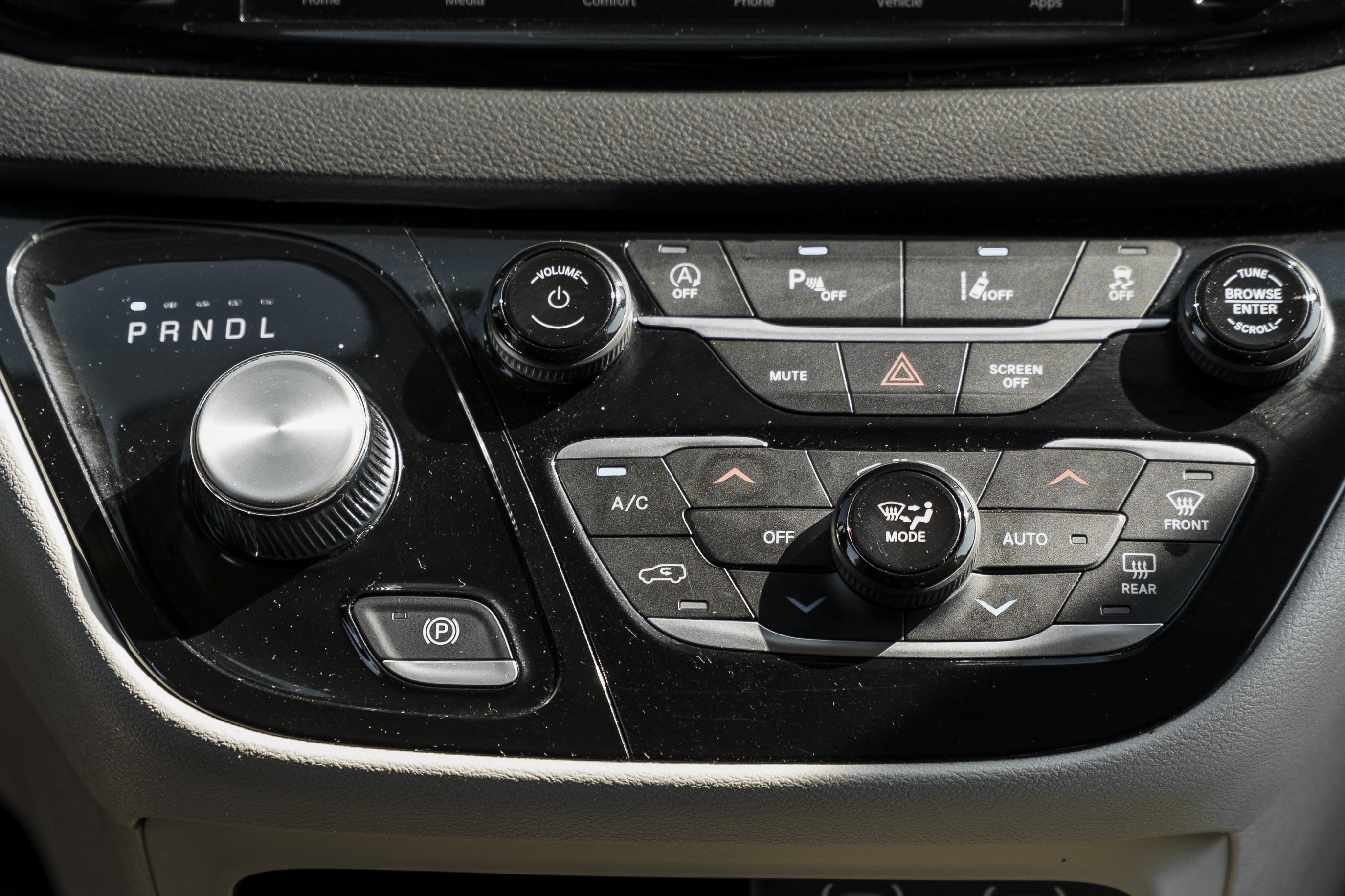 Used 2024 Chrysler Pacifica Touring-L FWD image 11