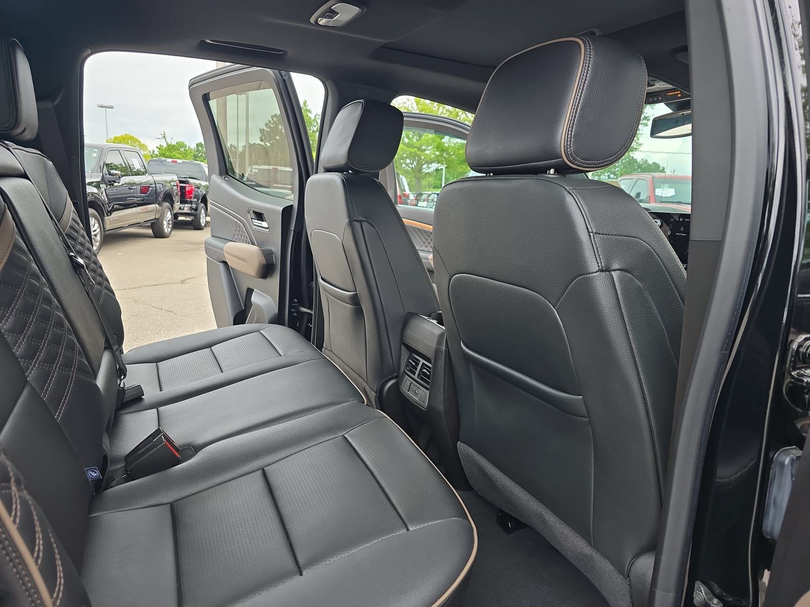 Used 2024 GMC Canyon Denali w/ LPO, Denali Black Edition AWD/4WD image 12