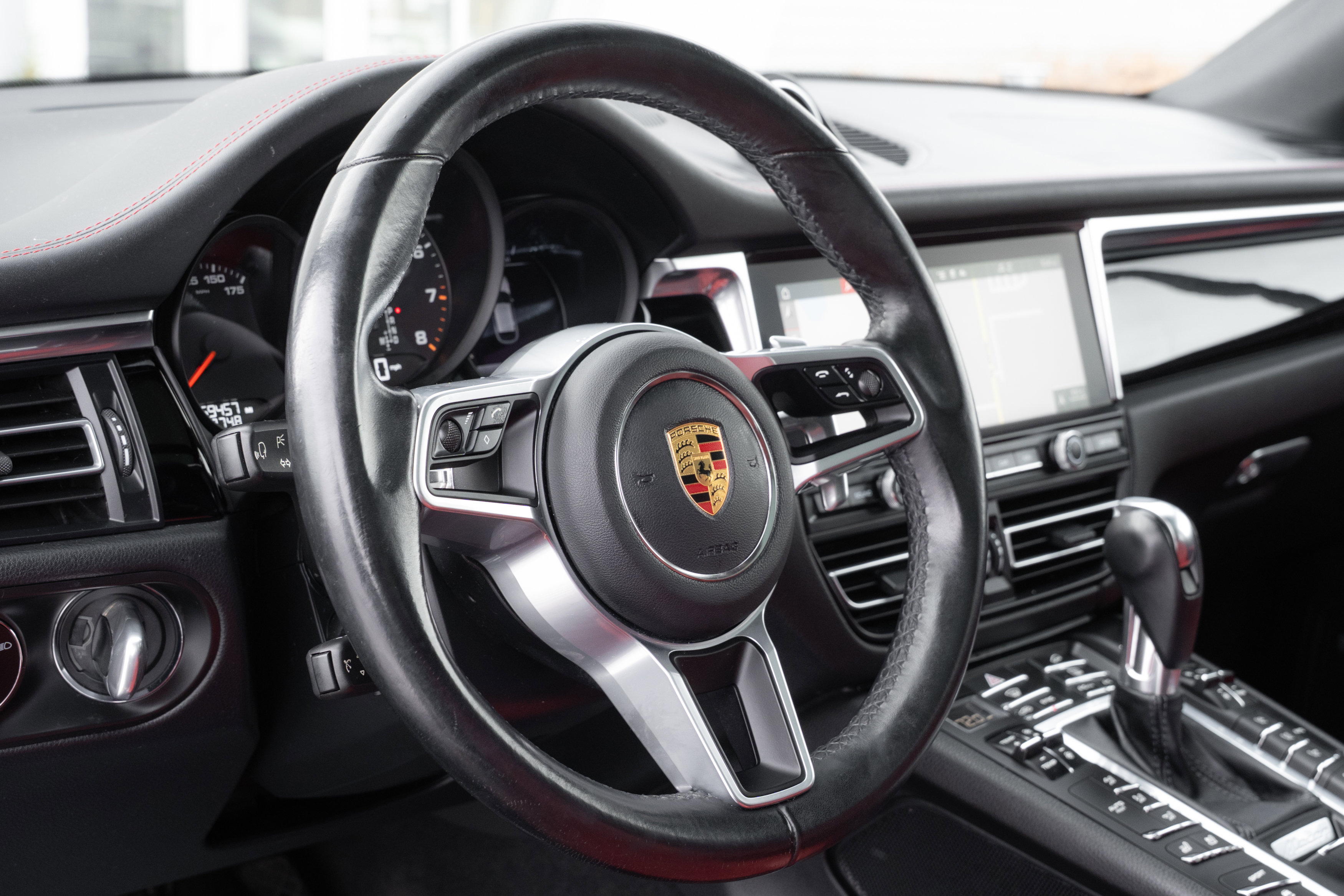 Used 2021 Porsche Macan image 11