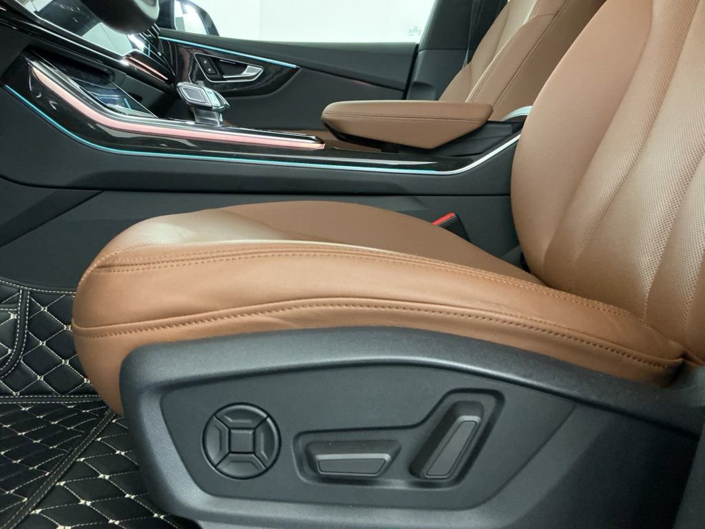 Used 2020 Audi Q8 Premium Plus w/ Premium Plus Package image 19