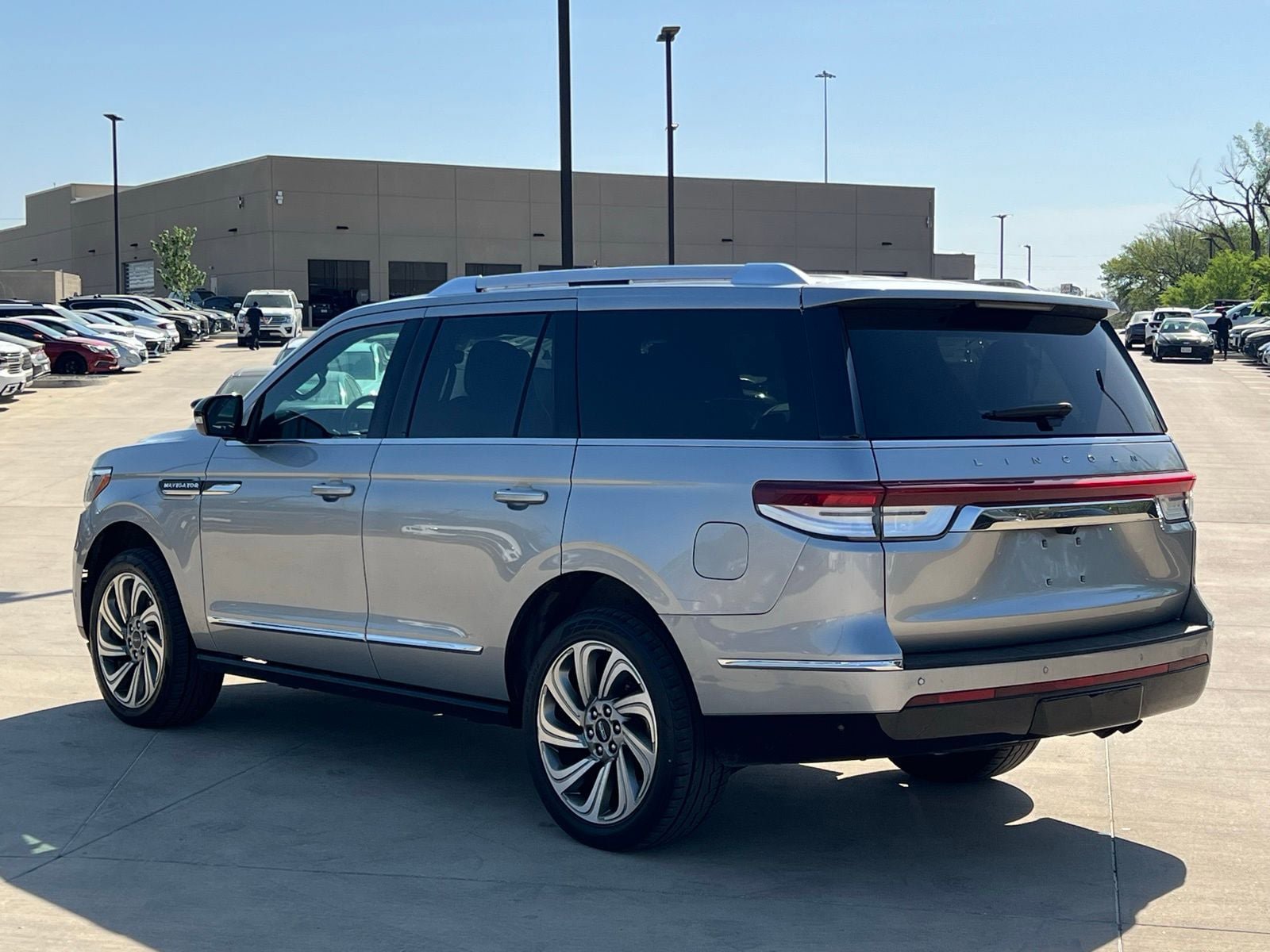 Used 2023 Lincoln Navigator Reserve image 10