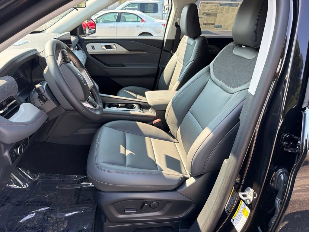 New 2026 Ford Explorer Active w/ Active Comfort Package AWD/4WD image 16