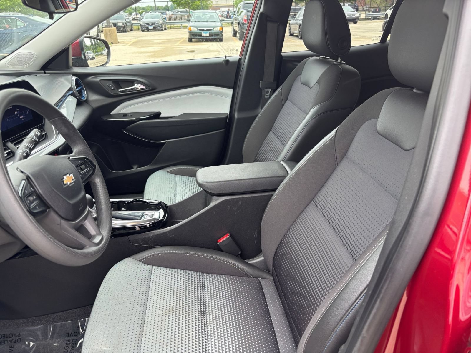 Used 2025 Chevrolet Trax LT FWD image 24